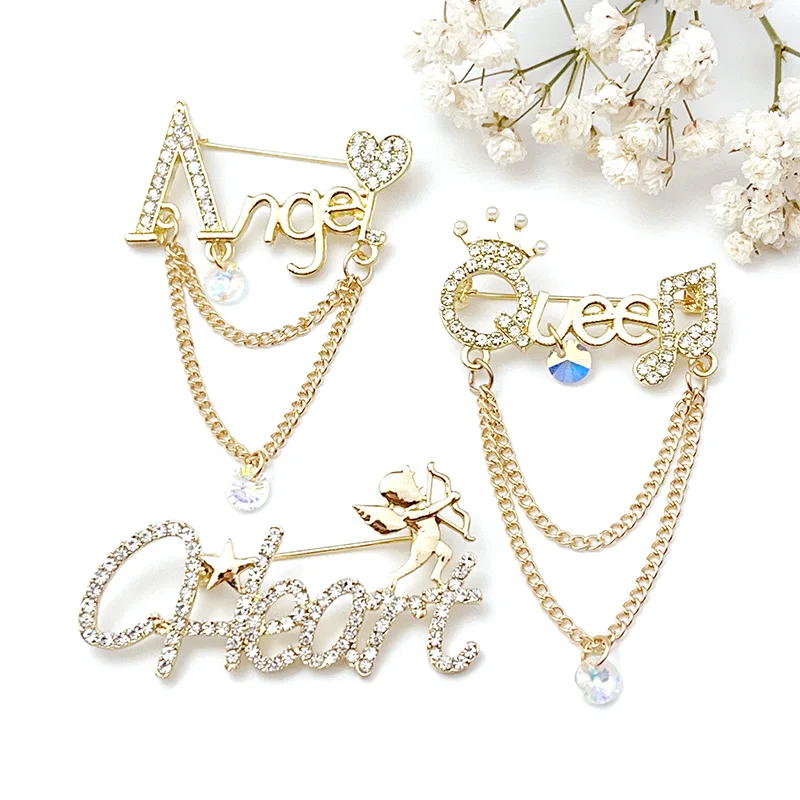 Japan Fashion Personality Rhinestone Tassel Chain Brooch Metal Letter Pins Women Sweater Suit Jewelry Accessories Wholesale
Japan Fashion Personality Rhinestone Tassel Chain Brooch Metal Letter Pins Women Sweater Suit Jewelry Accessories Wholesale
