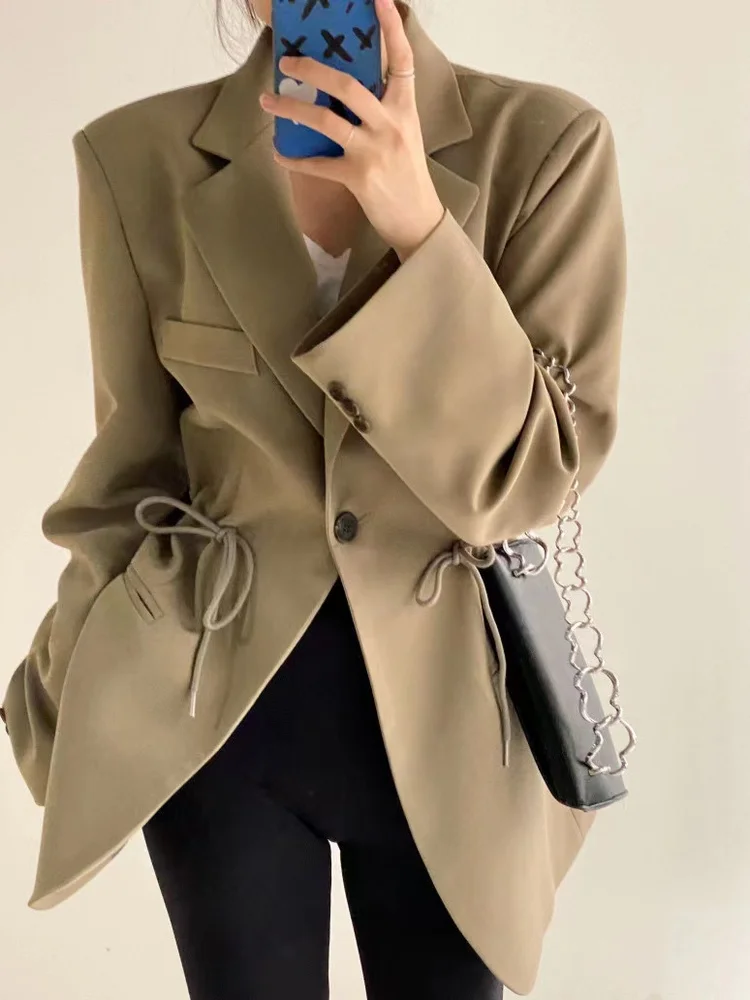 Elegant Retro Style Women's Suit Jacket with Drawstring Slimming Design Fashionable Shoulder Pads Charming Outerwear Coat
Elegant Retro Style Women's Suit Jacket with Drawstring Slimming Design Fashionable Shoulder Pads Charming Outerwear Coat