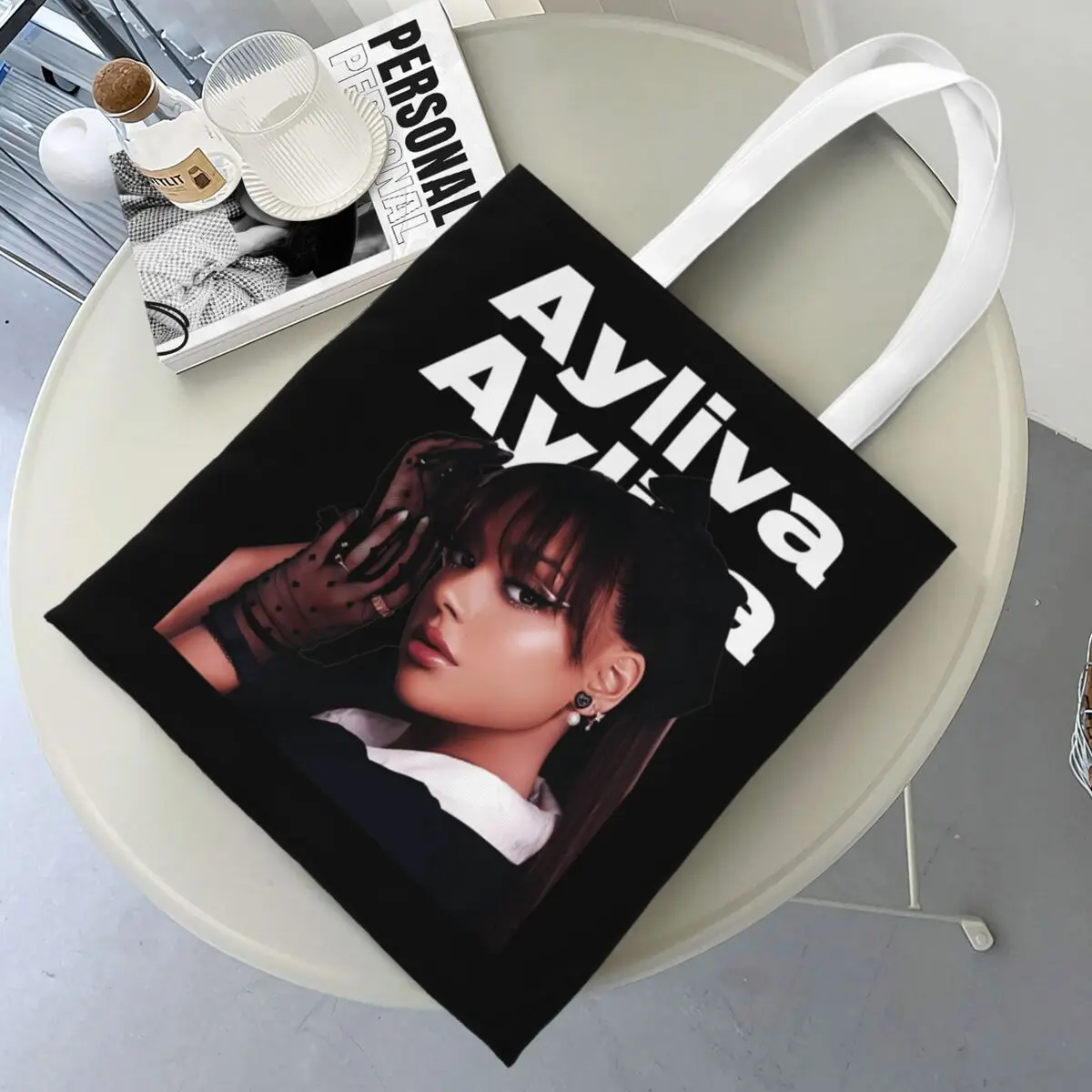 Ayliva In Liebe Tour 2024, концертная холщовая сумка-тоут, модная сумка для покупок большой вместимости для женщин, студенческие сумки
Ayliva In Liebe Tour 2024, концертная холщовая сумка-тоут, модная сумка для покупок большой вместимости для женщин, студенческие сумки