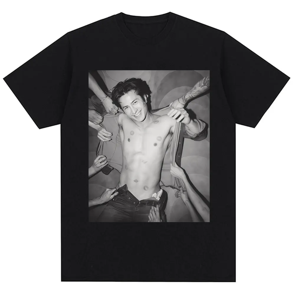 Футболки с графическим принтом Heated Rivalry Shane Hollander для мужчин и женщин, модные винтажные популярные футболки оверсайз из хлопка, подарки для фанатов
Футболки с графическим принтом Heated Rivalry Shane Hollander для мужчин и женщин, модные винтажные популярные футболки оверсайз из хлопка, подарки для фанатов