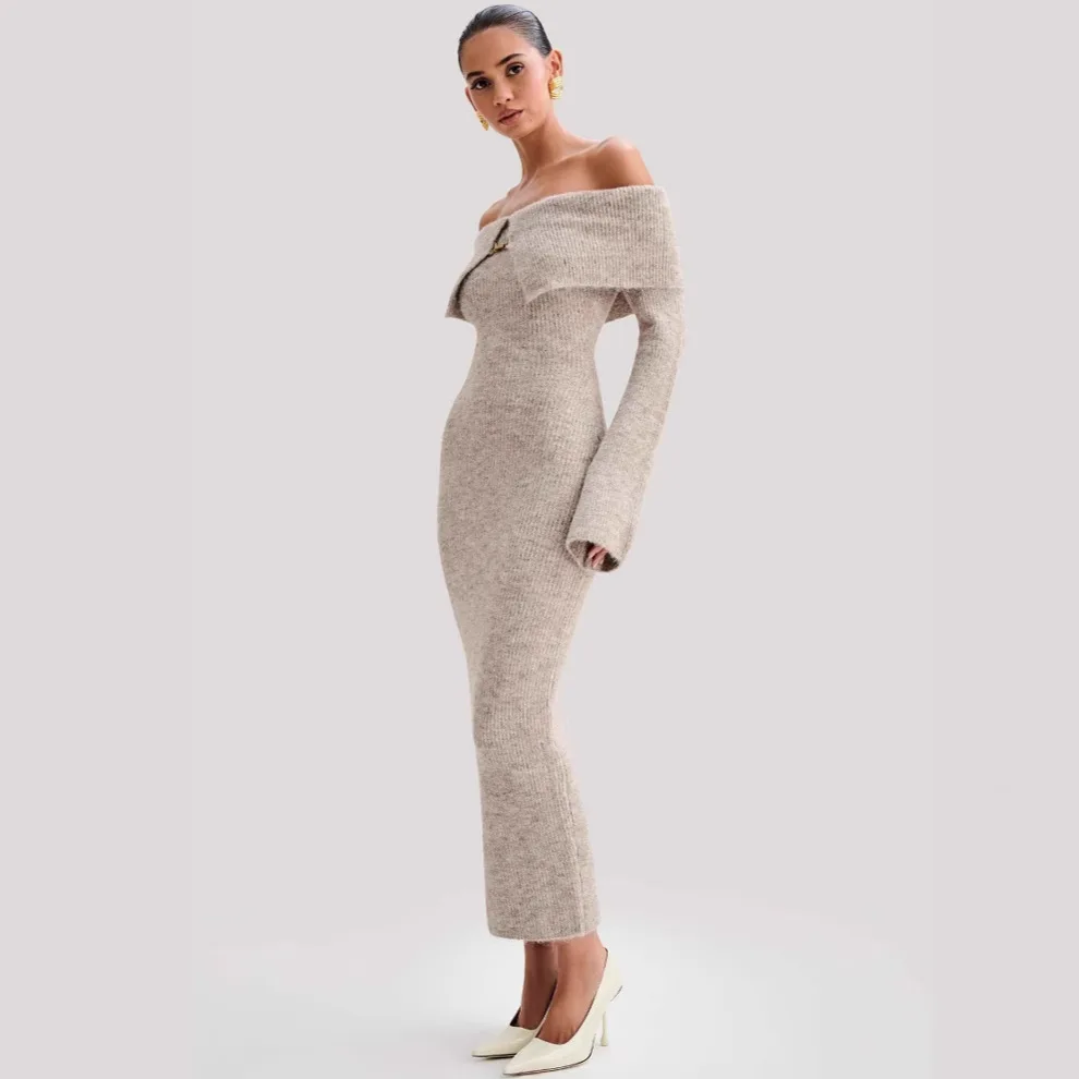 Новое женское трикотажное платье средней длины с открытыми плечами, облегающее повседневное праздничное платье-свитер с длинными рукавами
Новое женское трикотажное платье средней длины с открытыми плечами, облегающее повседневное праздничное платье-свитер с длинными рукавами