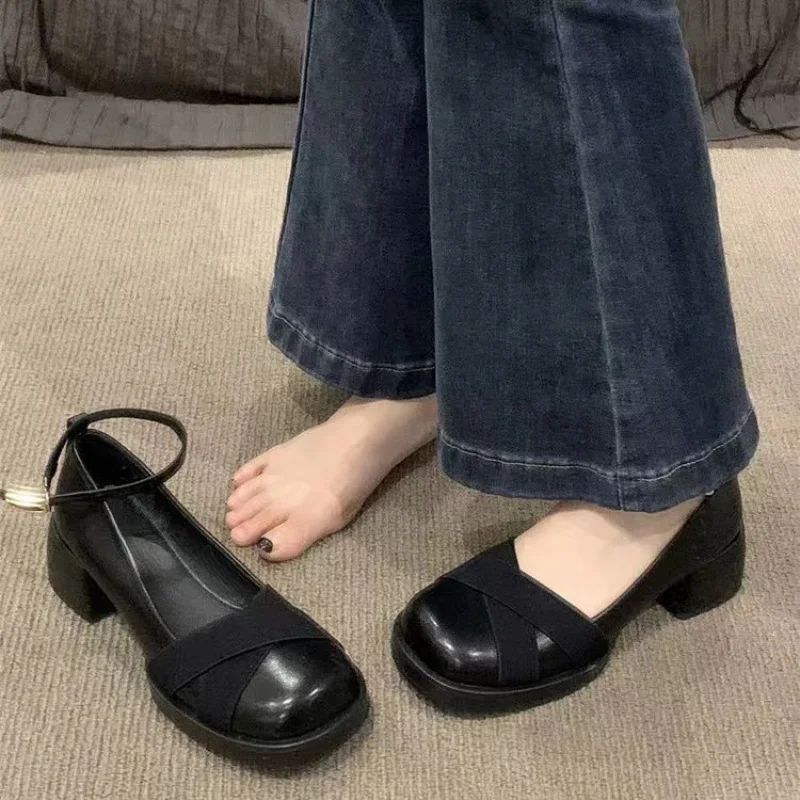 Туфли Мэри Джейн 2026 для женщин, с ремешком на пряжке, низким вырезом, на платформе, со средним каблуком, в стиле школьницы Лолита
Туфли Мэри Джейн 2026 для женщин, с ремешком на пряжке, низким вырезом, на платформе, со средним каблуком, в стиле школьницы Лолита