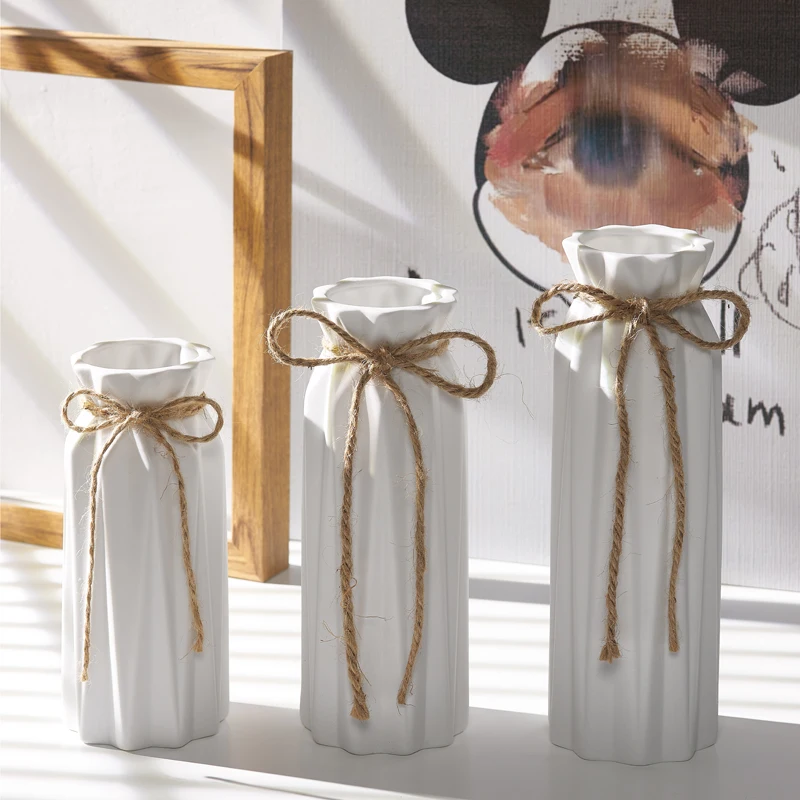 Simple white ceramic dried flower vase - Nordic modern water-grown home decoration item - living room flower arrangement - Shoot
Simple white ceramic dried flower vase - Nordic modern water-grown home decoration item - living room flower arrangement - Shoot