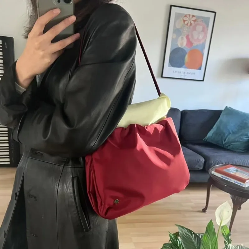 New Nylon Cloud Bag Korean Niche High-capacity Commuting Tote Single Shoulder Underarm Bags for Women
New Nylon Cloud Bag Korean Niche High-capacity Commuting Tote Single Shoulder Underarm Bags for Women
