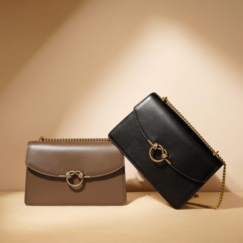 2025 New Classic Leather Small Square Bag, Spring and Summer Multifunctional Single Shoulder Bag, Cross Shoulder Chain Handbag
2025 New Classic Leather Small Square Bag, Spring and Summer Multifunctional Single Shoulder Bag, Cross Shoulder Chain Handbag