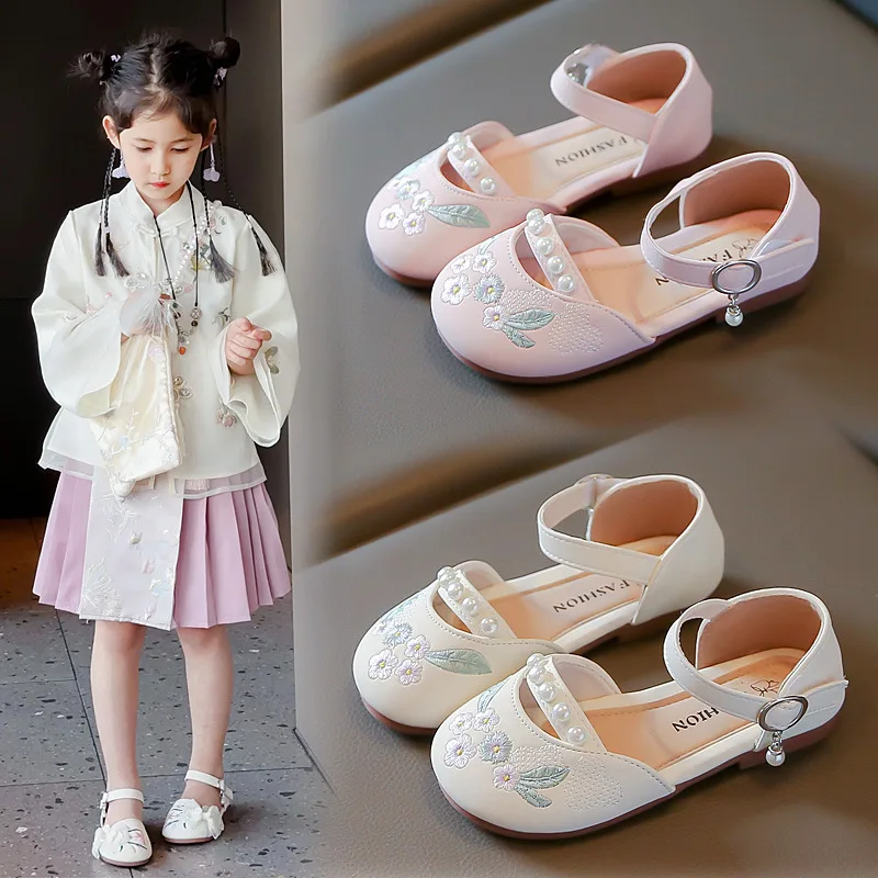 Children Sandals with Simple Pearl Sweet Versatile 2024 New Girl's Princess Embroidered Flat Shoes Kids Elegant Cute Dance Shoes
Children Sandals with Simple Pearl Sweet Versatile 2024 New Girl's Princess Embroidered Flat Shoes Kids Elegant Cute Dance Shoes