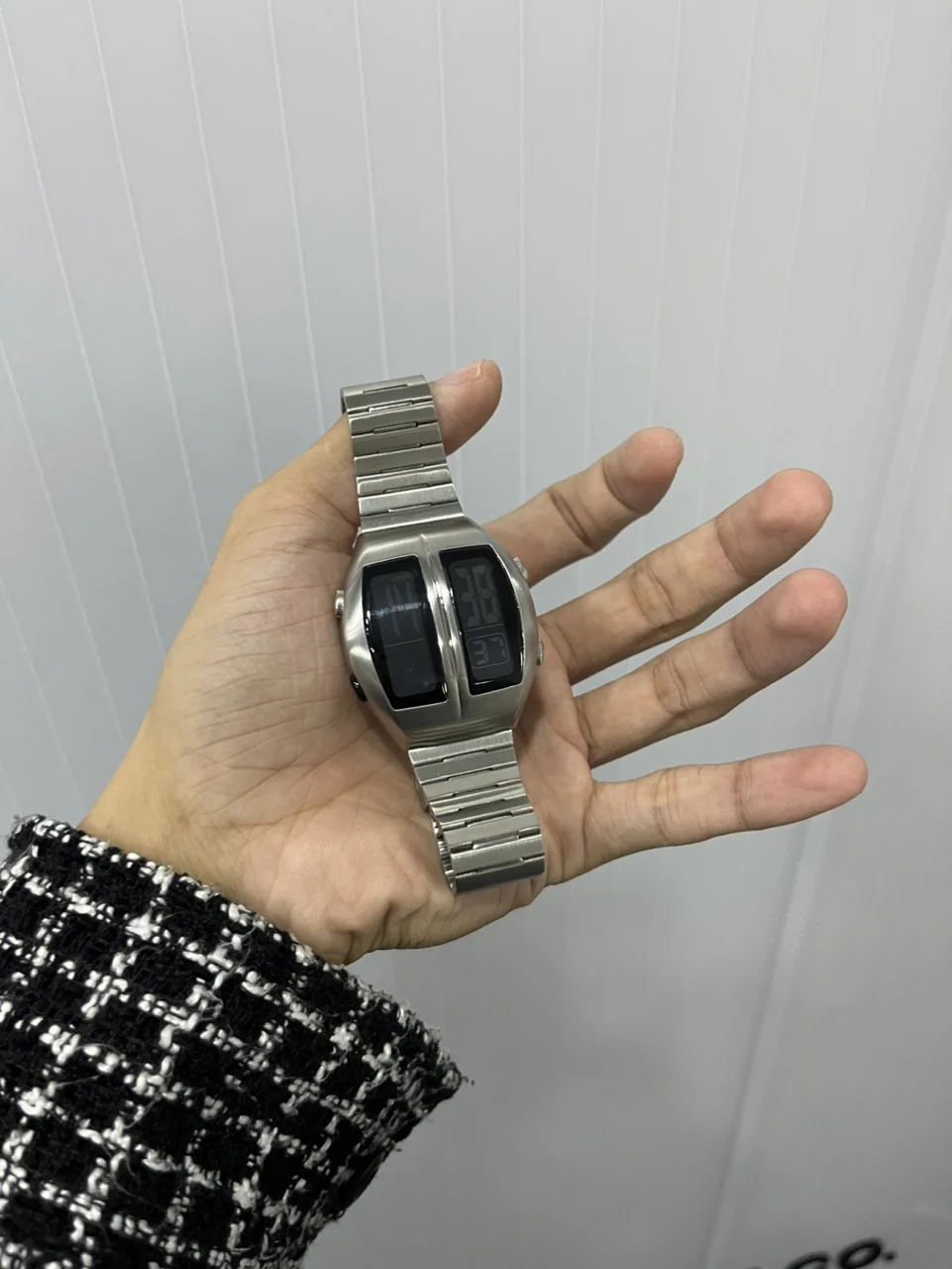 DG Watch Battery Sports Man Smartwatch Electronics Watches Vintage 70s Retro-futuristic Style Fashion Led digital Watches Filp
DG Watch Battery Sports Man Smartwatch Electronics Watches Vintage 70s Retro-futuristic Style Fashion Led digital Watches Filp