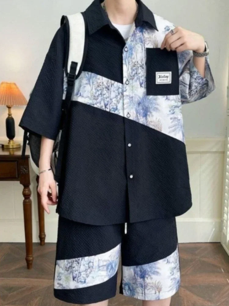 Мужские комплекты с графическим принтом, нейлоновая летняя одежда, тренд 2025, корейский комплект из двух предметов, шикарная новинка, роскошные рубашки, шорты, костюмы для мужчин 
Мужские комплекты с графическим принтом, нейлоновая летняя одежда, тренд 2025, корейский комплект из двух предметов, шикарная новинка, роскошные рубашки, шорты, костюмы для мужчин