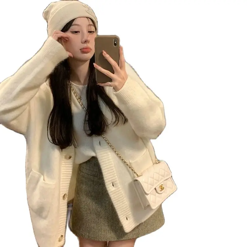 Soft Japanese Fashion Girls Sweater Winter Autumn Design Long Sleeves New Arrivals Women Cardigan Sweater V-neck
Soft Japanese Fashion Girls Sweater Winter Autumn Design Long Sleeves New Arrivals Women Cardigan Sweater V-neck