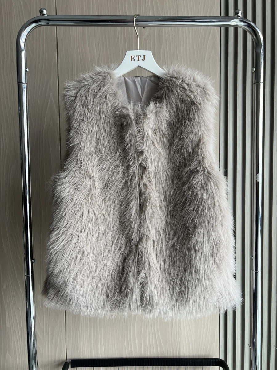 Faux fur vest ZW COLLECTION traf collection soft skin-friendly fashion hook-and-loop design round collar fake fur women's vest
Faux fur vest ZW COLLECTION traf collection soft skin-friendly fashion hook-and-loop design round collar fake fur women's vest
