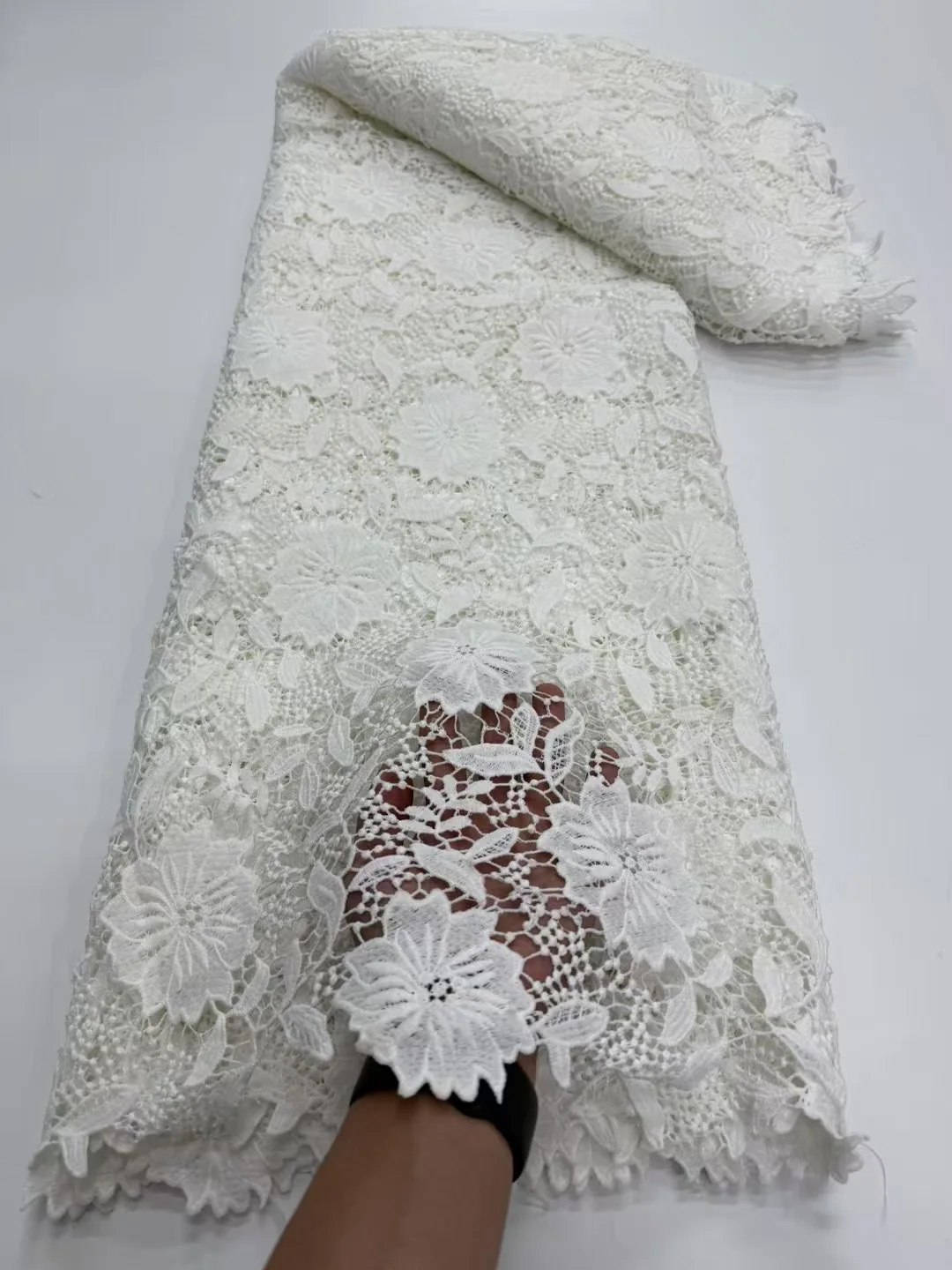White African Guipure Lace Fabric 2025 High Quality Nigerian Knitted Cord Lace Fabric Water Soluble Bride Wedding Dress 729
White African Guipure Lace Fabric 2025 High Quality Nigerian Knitted Cord Lace Fabric Water Soluble Bride Wedding Dress 729