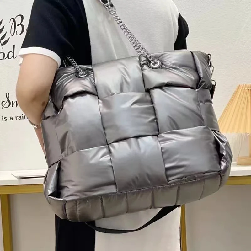 2022 Korean fashion cotton space cotton air bag down women's bag Autumn / winter Cotton Designer Shoulder Bags Nylon Feather bag
2022 Korean fashion cotton space cotton air bag down women's bag Autumn / winter Cotton Designer Shoulder Bags Nylon Feather bag