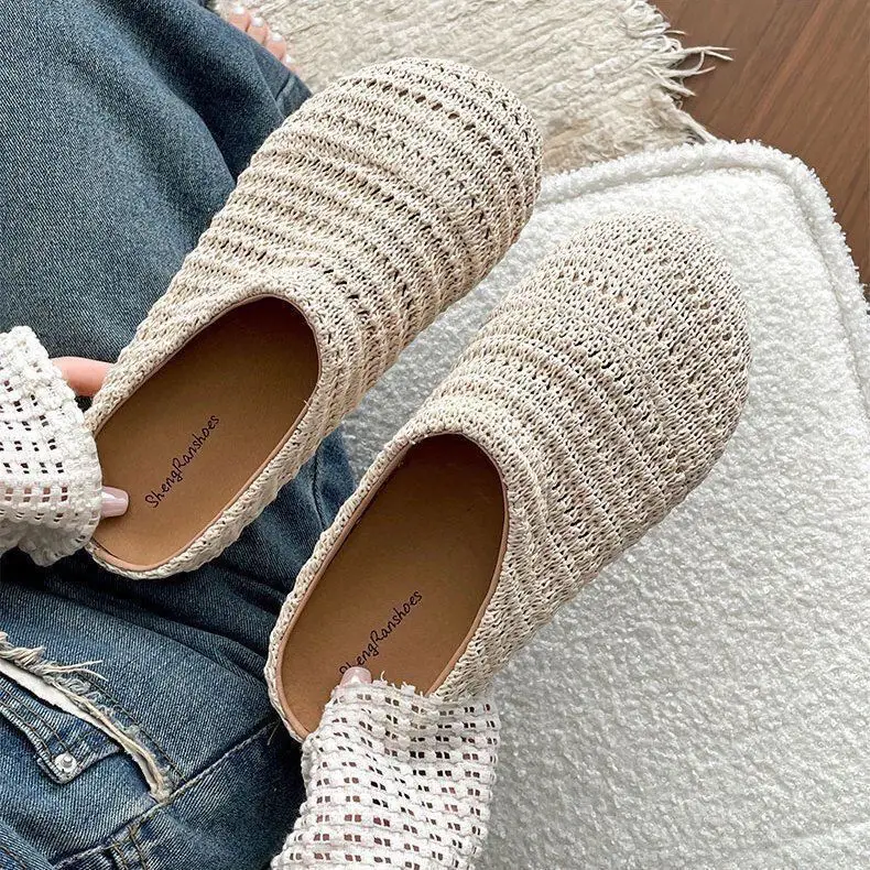 Retro Flat Head Cover Mules Women's Summer Breathable Soft Bottom Slip-On Shoes Korean Style Hollow out Design Anti-Slip PVC
Retro Flat Head Cover Mules Women's Summer Breathable Soft Bottom Slip-On Shoes Korean Style Hollow out Design Anti-Slip PVC