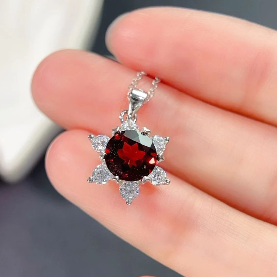 Small 925 Silver Gemstone Charm 8mm 2ct Natural Garnet Ring with Certificate 18K Gold Plated Silver Garnet Jewelry
Small 925 Silver Gemstone Charm 8mm 2ct Natural Garnet Ring with Certificate 18K Gold Plated Silver Garnet Jewelry