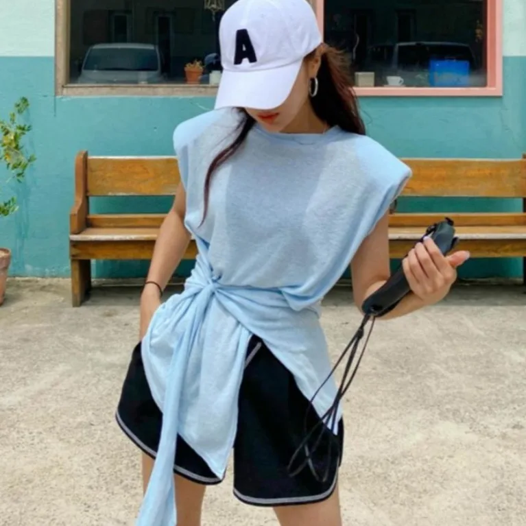 Asymmetric Design Shoulder Pad Sleeveless Top Personalized Split Design Korean Style Spring Autumn Winter Casual Wear for Women
Asymmetric Design Shoulder Pad Sleeveless Top Personalized Split Design Korean Style Spring Autumn Winter Casual Wear for Women