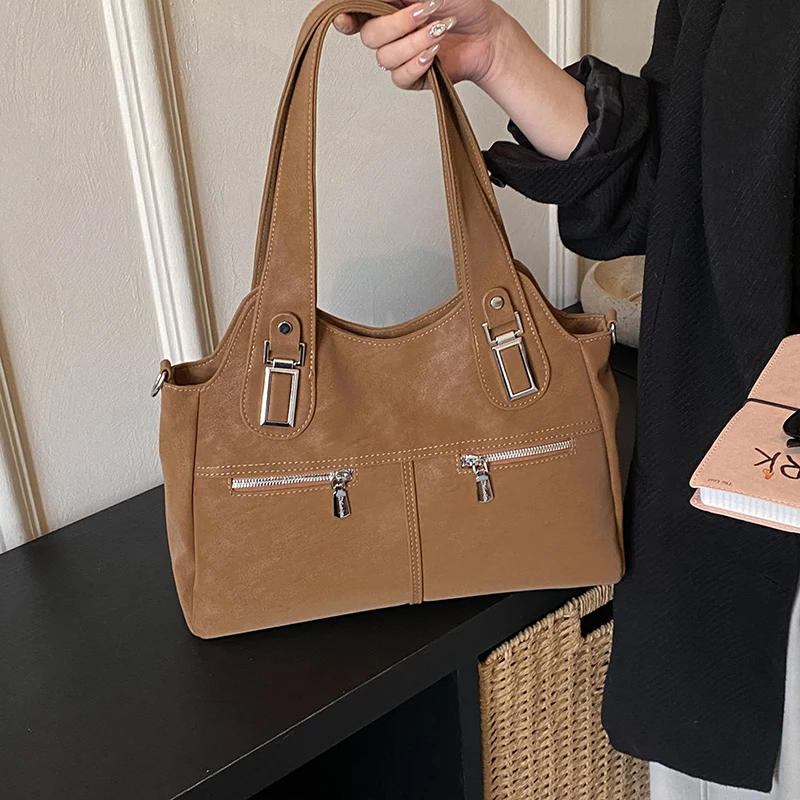 Y2K Hot Lady Vintage Shoulder Bag Vintage Washed Leather Motorcycle Bag Large Capacity Multi Pocket Bag Winter Travel Tote
Y2K Hot Lady Vintage Shoulder Bag Vintage Washed Leather Motorcycle Bag Large Capacity Multi Pocket Bag Winter Travel Tote