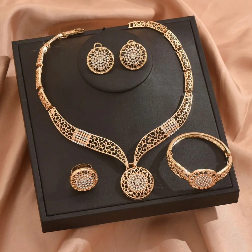Retro Jewelry Sets Shiny Hollow Design Necklaces Bracelets Ring Sets High Quality Golden Earrings Valentine Day Gifts
Retro Jewelry Sets Shiny Hollow Design Necklaces Bracelets Ring Sets High Quality Golden Earrings Valentine Day Gifts