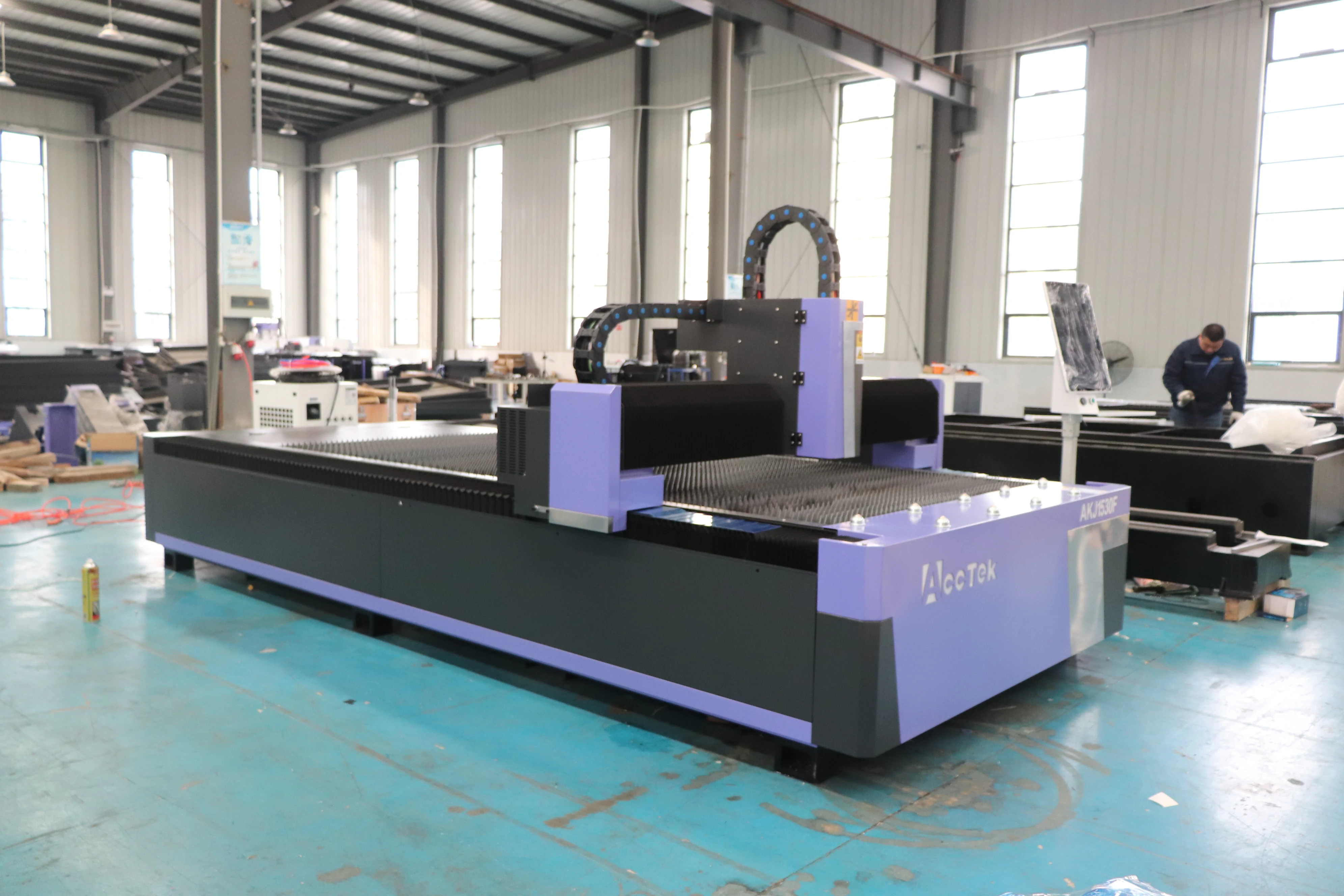 1500W 2000W 3000W CNC Metal Fiber Laser Cutting Machine Carboon Mild Steel Stainless Steel Brass Aluminum Sheet
1500W 2000W 3000W CNC Metal Fiber Laser Cutting Machine Carboon Mild Steel Stainless Steel Brass Aluminum Sheet
