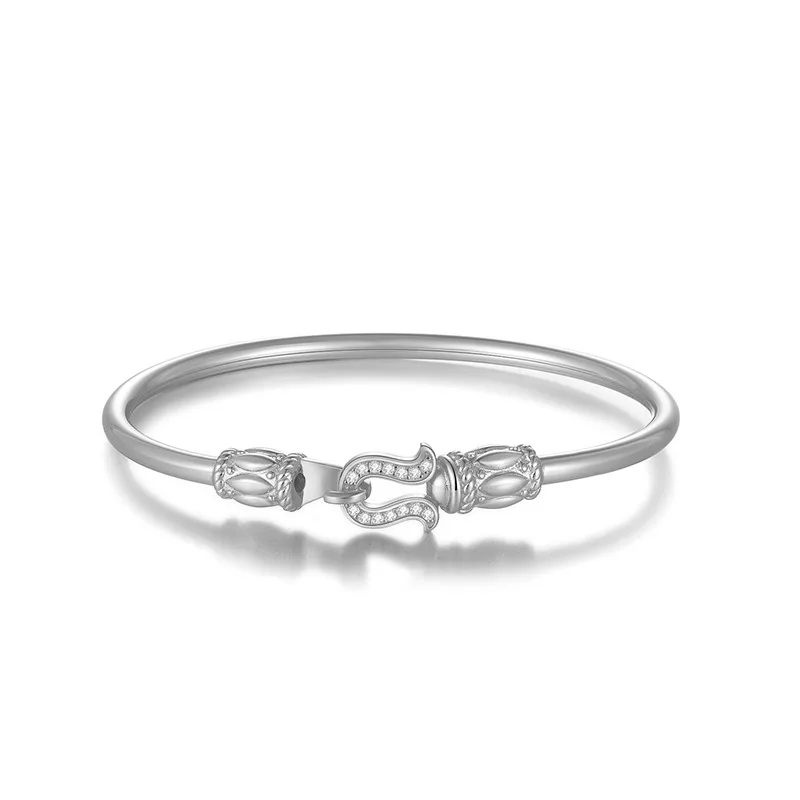 Korean-style delicate 1.2mm moissanite horseshoe minimalist open bangle for women, featuring a refined and understated design th
Korean-style delicate 1.2mm moissanite horseshoe minimalist open bangle for women, featuring a refined and understated design th