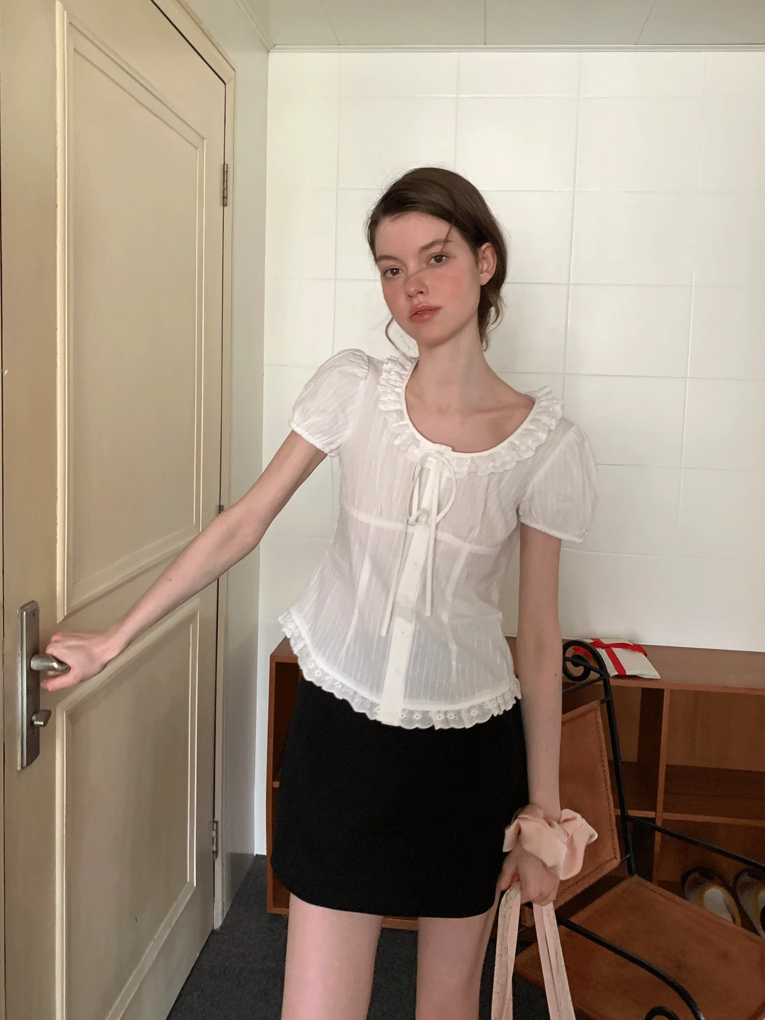 EGGKA White Ruffle Collar Slim Fit Short Sleeve Shirt Women Summer Design Sensation Shoulder Open Cardigan Top Cotton Bubble ...
EGGKA White Ruffle Collar Slim Fit Short Sleeve Shirt Women Summer Design Sensation Shoulder Open Cardigan Top Cotton Bubble ...