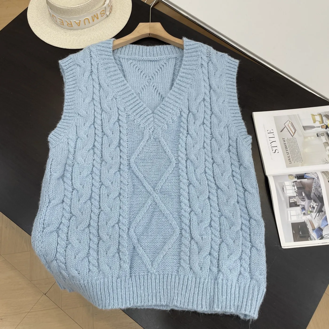 Women's Casual Versatile round Ne Sweater 2025 Autumn Sle Twist Korean Sle Sweater Sweet Straight Cut Long Sve
Women's Casual Versatile round Ne Sweater 2025 Autumn Sle Twist Korean Sle Sweater Sweet Straight Cut Long Sve