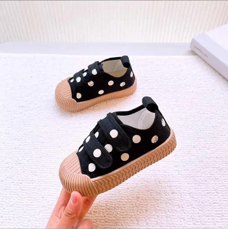 Children's Canvas Shoes Spring New Girls' Polka Dot Anti-kick Cloth Shoes Middle Small Children's Soft Sole Casual Cloth Shoes
Children's Canvas Shoes Spring New Girls' Polka Dot Anti-kick Cloth Shoes Middle Small Children's Soft Sole Casual Cloth Shoes