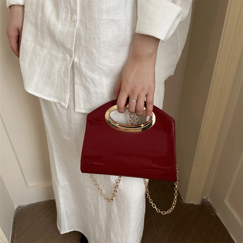Women's Patent Leather Chains Crossbody Bag Small Frame Clutch Bag Lady Party Banquet Bag Luxury Design Handbags and Purses
Women's Patent Leather Chains Crossbody Bag Small Frame Clutch Bag Lady Party Banquet Bag Luxury Design Handbags and Purses