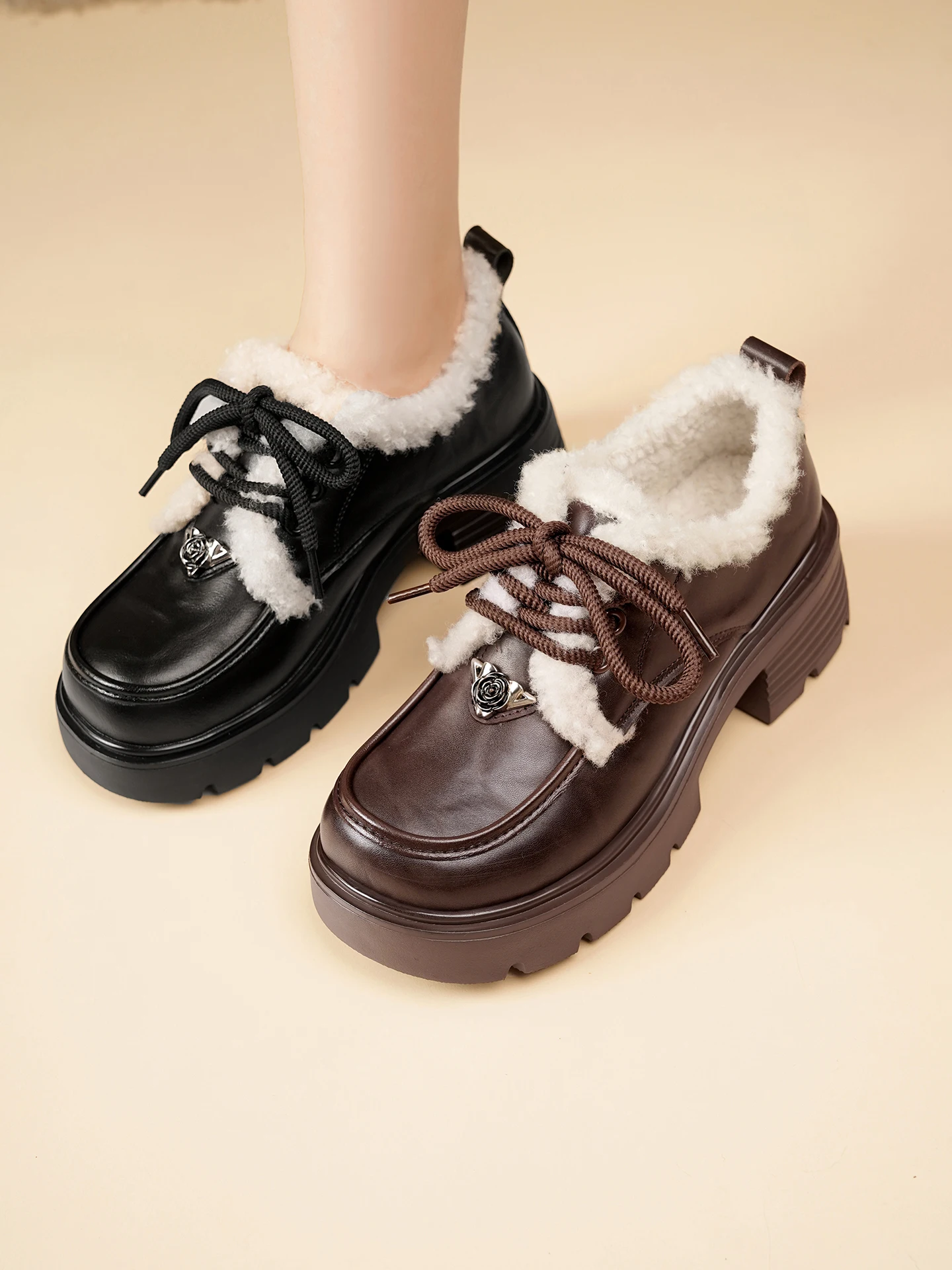 Женские зимние кожаные ботинки без шнуровки Fce на подкладке Thi Bot, теплые меховые ботинки на плоском каблуке Cotton oes Faion Single oes
Женские зимние кожаные ботинки без шнуровки Fce на подкладке Thi Bot, теплые меховые ботинки на плоском каблуке Cotton oes Faion Single oes