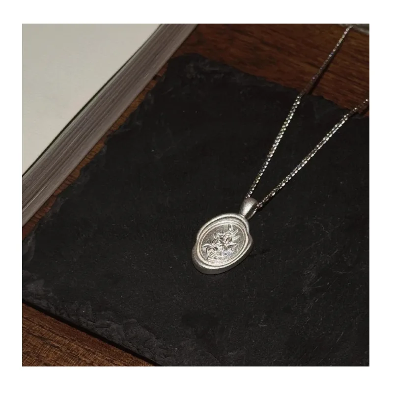 High Sense Niche Design Lily Fire Paint Seal Pendant Light Luxury High Sense Mori Sweater Chain Versatile Pendant
High Sense Niche Design Lily Fire Paint Seal Pendant Light Luxury High Sense Mori Sweater Chain Versatile Pendant