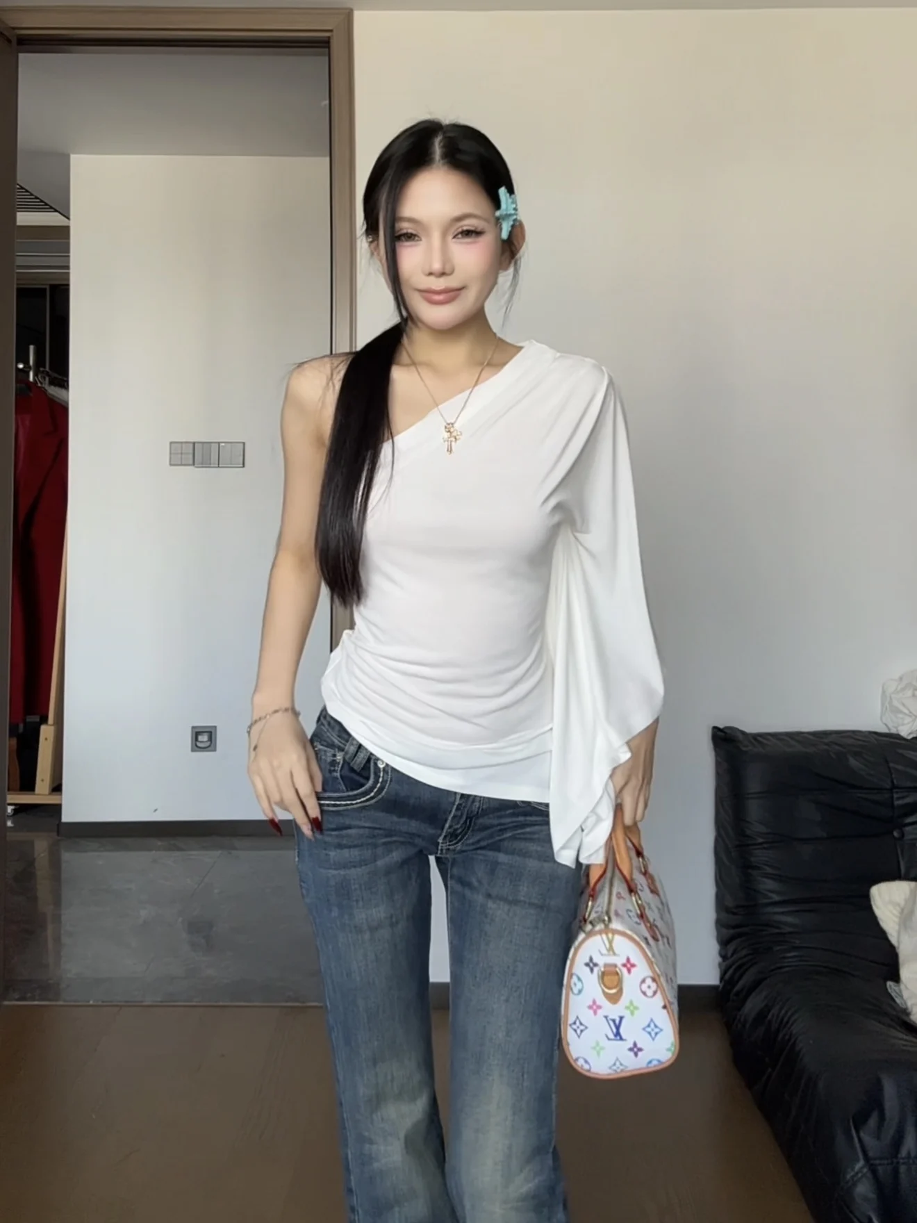 Женская футболка Spicy Girl из модала с асимметричным рукавом «летучая мышь», приталенным силуэтом, новинка весна-лето, простой модный дизайн
Женская футболка Spicy Girl из модала с асимметричным рукавом «летучая мышь», приталенным силуэтом, новинка весна-лето, простой модный дизайн