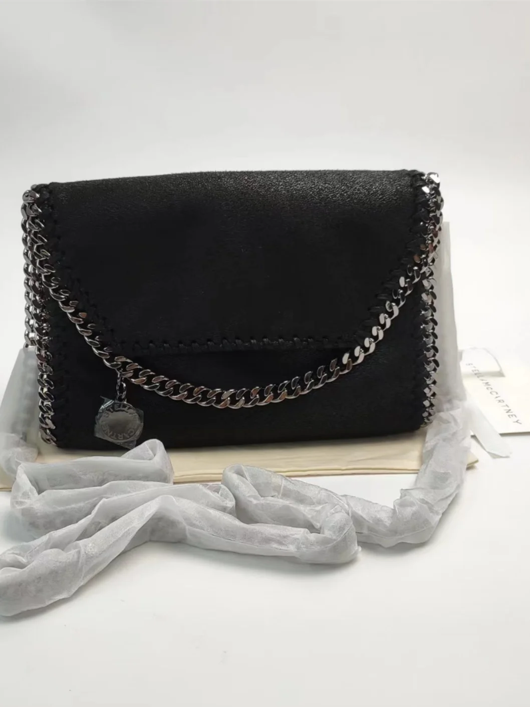 Модная сумка-цепочка, женская сумка через плечо, модный дизайн, большая емкость, мягкий кошелек на подкладке из полиэстера
Модная сумка-цепочка, женская сумка через плечо, модный дизайн, большая емкость, мягкий кошелек на подкладке из полиэстера