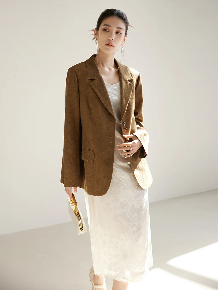 DUSHU Retro Brown Women Spring New Straight Solid Blazers Single Breasted Front Shoulder Female Temperament Suit Jackets
DUSHU Retro Brown Women Spring New Straight Solid Blazers Single Breasted Front Shoulder Female Temperament Suit Jackets