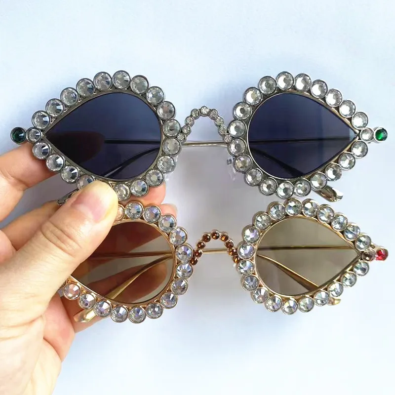 Fashion Sun Glasses Drop Shape Adumbral Anti-UV Spectacles Alloy Frame Eyeglasses Diamond Studded Ornamental Women Sunglasses
Fashion Sun Glasses Drop Shape Adumbral Anti-UV Spectacles Alloy Frame Eyeglasses Diamond Studded Ornamental Women Sunglasses