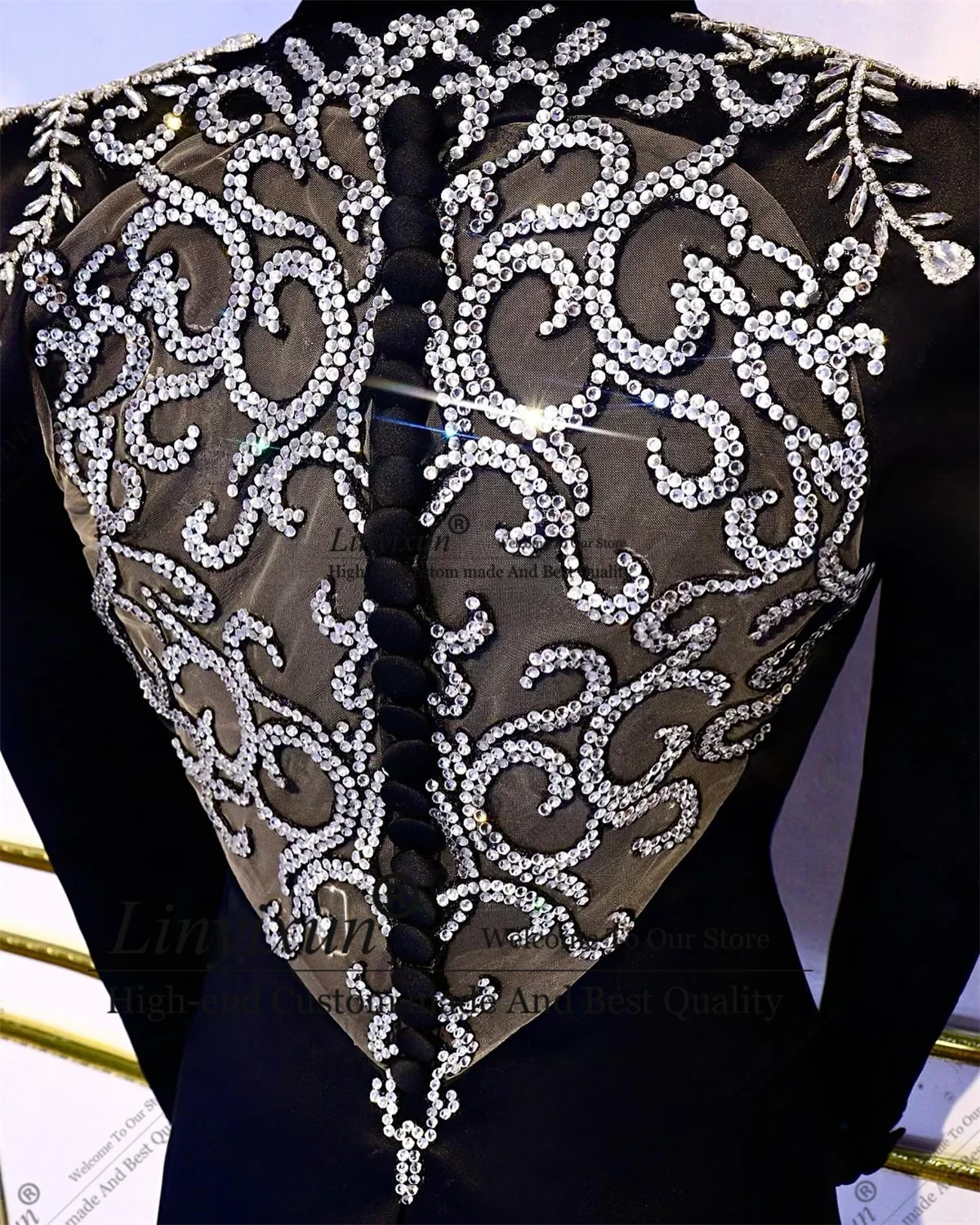 Elegent Jewelry Crystal Men Suits 3 Pieces Wedding Groom Tuxedo Customized Male Party Blazers Unique design trajes para hombre
Elegent Jewelry Crystal Men Suits 3 Pieces Wedding Groom Tuxedo Customized Male Party Blazers Unique design trajes para hombre