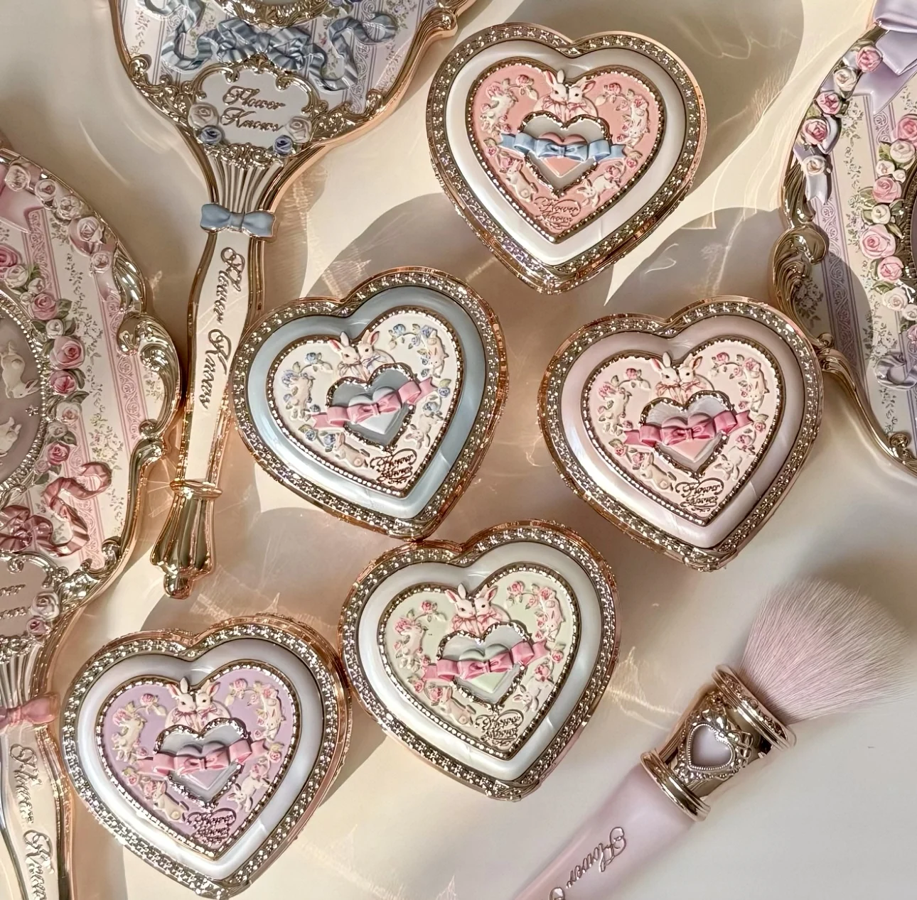 Румяна Flower Knows Bonnie Garden Freeze-dried Embossed Blush: Элитные люксовые матовые монохромные румяна с эффектом сияния и изысканной кистью для макияжа
Румяна Flower Knows Bonnie Garden Freeze-dried Embossed Blush: Элитные люксовые матовые монохромные румяна с эффектом сияния и изысканной кистью для макияжа