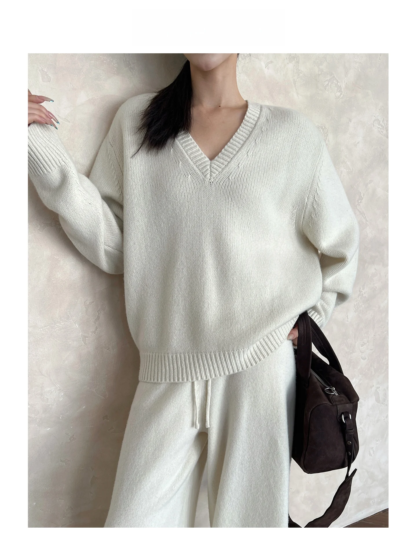 Areteak Lazy Sle V-Ne Knitted Sweater Women's Loose Long Sve Casual mat Woolen Top Comfortable Breathable
Areteak Lazy Sle V-Ne Knitted Sweater Women's Loose Long Sve Casual mat Woolen Top Comfortable Breathable