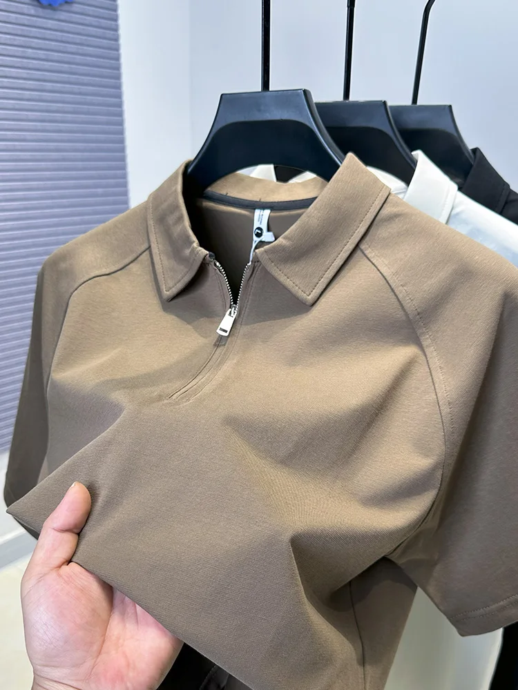 Высококачественная мужская летняя деловая модная бутиковая рубашка-поло, повседневная однотонная рубашка-поло на молнии с короткими рукавами, новый минималистичный топ
Высококачественная мужская летняя деловая модная бутиковая рубашка-поло, повседневная однотонная рубашка-поло на молнии с короткими рукавами, новый минималистичный топ
