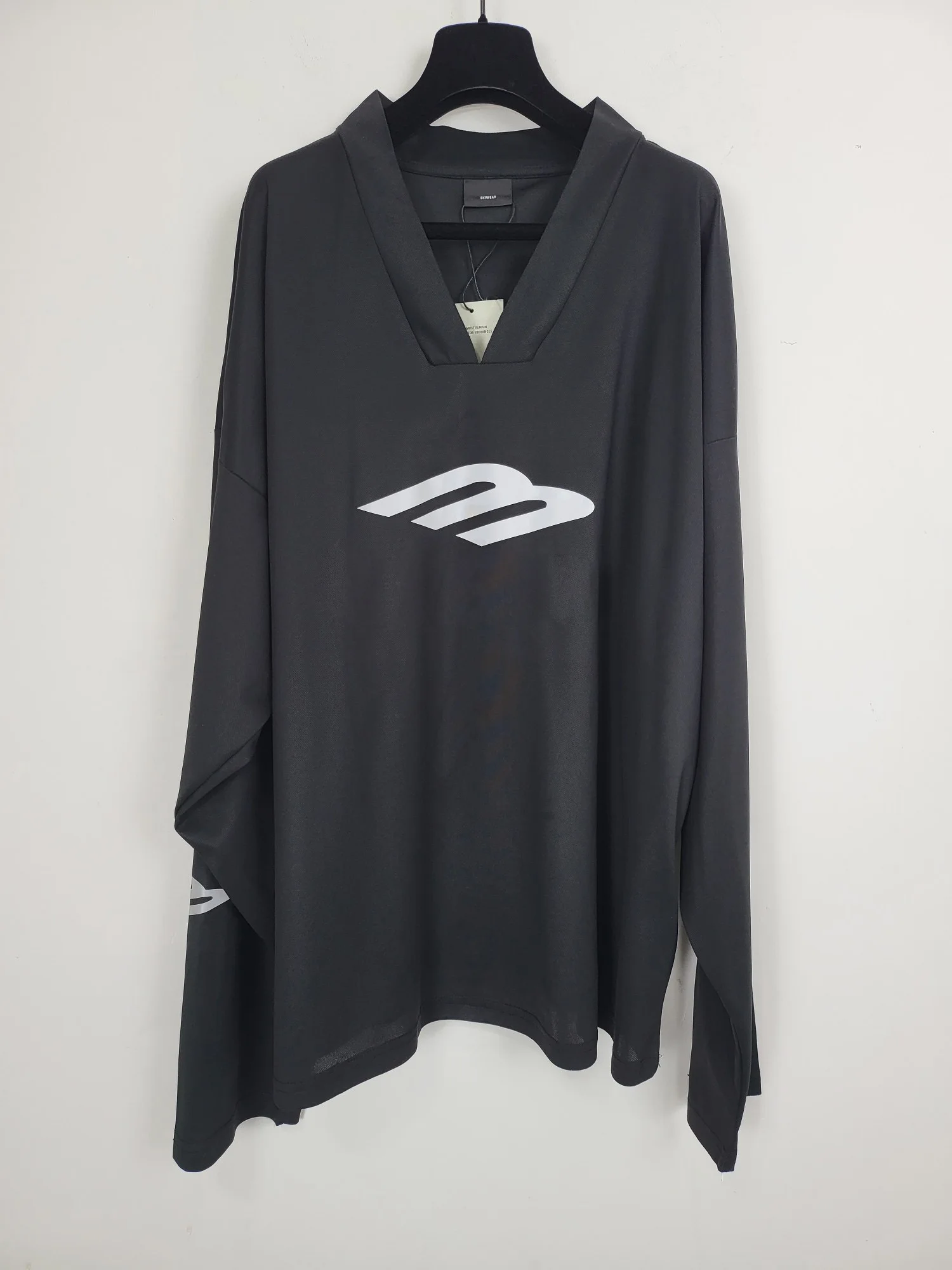 24SS Luxury M Logo Oversized V-Neck Long Sleeve T-Shirt Women Men Casual Pullover Hiphop Oversized Men Long Sleeve Tee
24SS Luxury M Logo Oversized V-Neck Long Sleeve T-Shirt Women Men Casual Pullover Hiphop Oversized Men Long Sleeve Tee