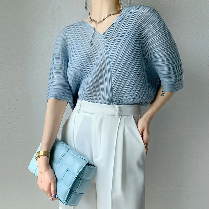 Summer New Loose Short Sleeve V-Neck Pleated Chiffon Women's Top Fashionable Elegant Style Polyester Fiber Casual Wear
Summer New Loose Short Sleeve V-Neck Pleated Chiffon Women's Top Fashionable Elegant Style Polyester Fiber Casual Wear