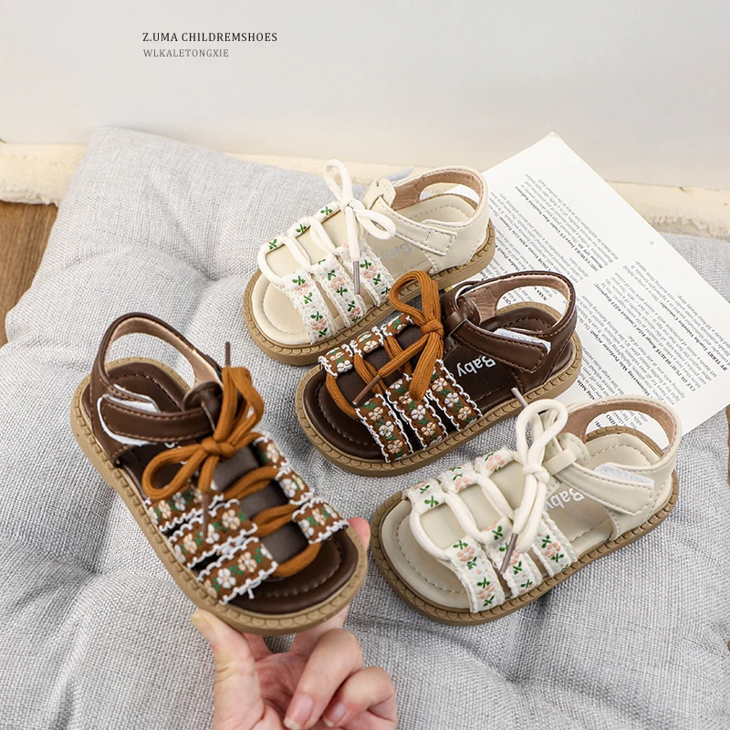 Girls Sandals Summer New Sweet Princess Embroidered Children Flat Sandals Elegant Versatile Kids Hollow-out Shoes Brown Beige
Girls Sandals Summer New Sweet Princess Embroidered Children Flat Sandals Elegant Versatile Kids Hollow-out Shoes Brown Beige