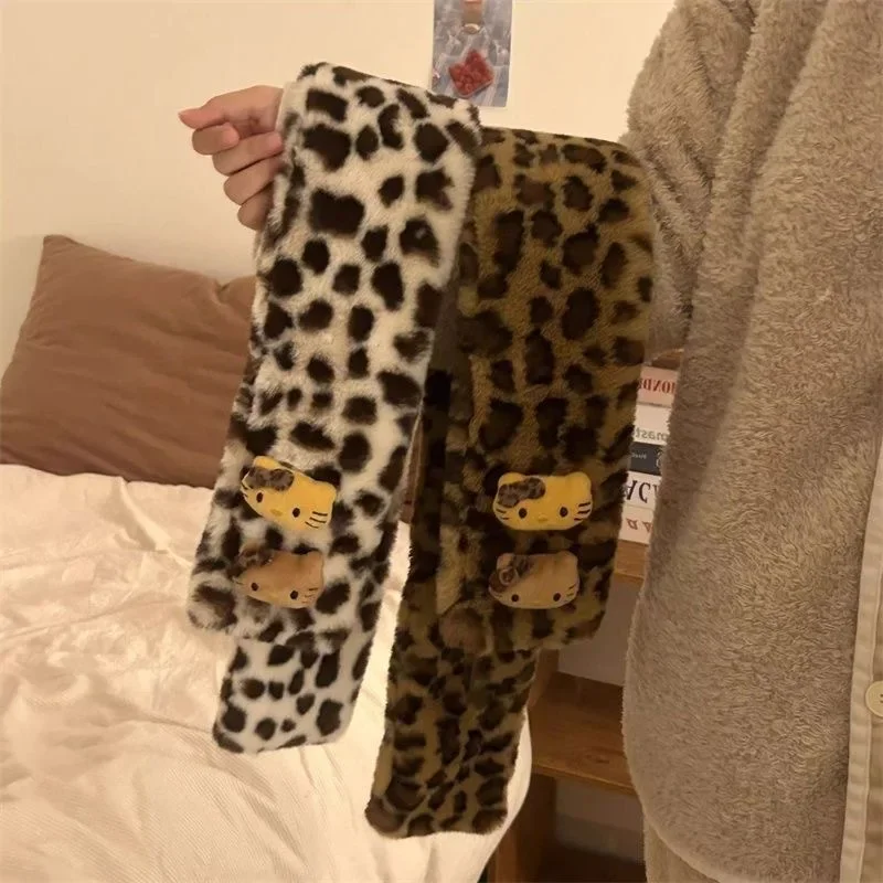 Новая горячая девушка Miniso с леопардовым принтом, черная кожаная кукла-котенок, плюшевый шарф, утепленный меховой шарф в стиле Wasteland для женщин
Новая горячая девушка Miniso с леопардовым принтом, черная кожаная кукла-котенок, плюшевый шарф, утепленный меховой шарф в стиле Wasteland для женщин