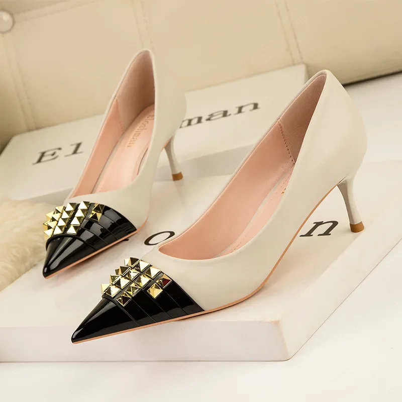 Retro Rivet High Heel Women Pumps Spring Shallow Pointed Patent Leather Ladies Office Shoes Patchwork Sexy Stiletto Party Female
Retro Rivet High Heel Women Pumps Spring Shallow Pointed Patent Leather Ladies Office Shoes Patchwork Sexy Stiletto Party Female