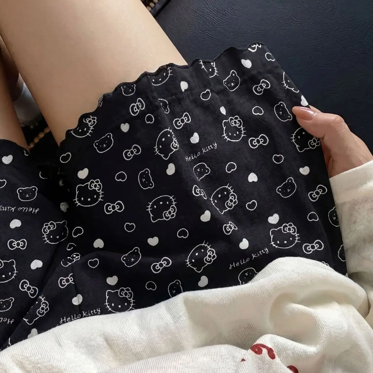 Hot selling cute anime print lace shorts for women summer home casual pajamas versatile cartoon cute lazy pants loose lace pants
Hot selling cute anime print lace shorts for women summer home casual pajamas versatile cartoon cute lazy pants loose lace pants