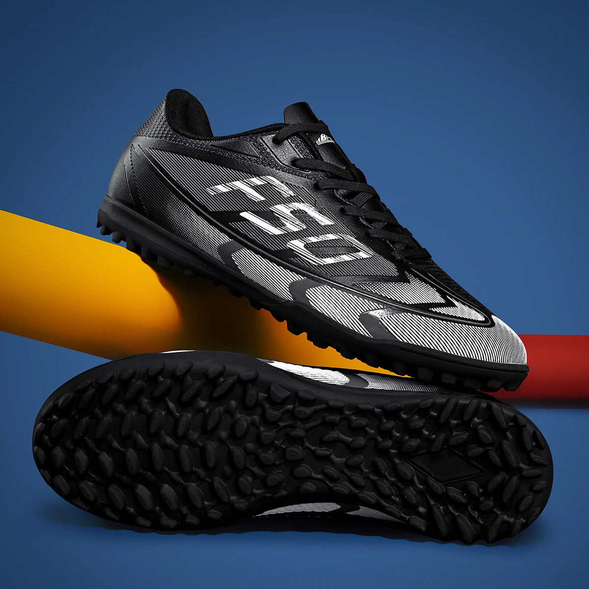 Lightweight men's soccer shoes TF nail broken outdoor sports shoes, wear-resistant and anti slip
Lightweight men's soccer shoes TF nail broken outdoor sports shoes, wear-resistant and anti slip