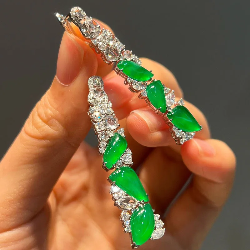 Роскошные новые серьги в китайском стиле из натурального халцедона для женщин, модные прямоугольные серьги с бриллиантами, свадебные украшения
Роскошные новые серьги в китайском стиле из натурального халцедона для женщин, модные прямоугольные серьги с бриллиантами, свадебные украшения