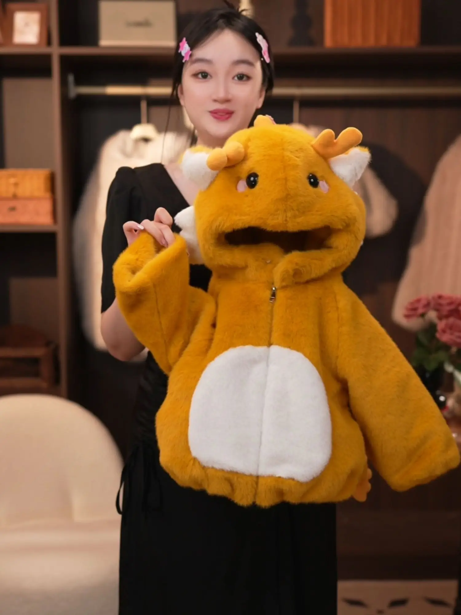 Зимняя утепленная куртка для девочек с капюшоном, мехом и принтом дракона, модная детская стеганая одежда, верхняя одежда
Зимняя утепленная куртка для девочек с капюшоном, мехом и принтом дракона, модная детская стеганая одежда, верхняя одежда