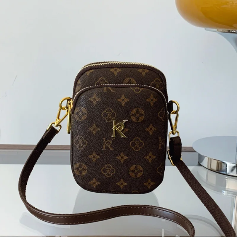 Многослойная сумка для телефона, женская дизайнерская новая весенняя мини-легкая маленькая сумка, модная вертикальная сумка через плечо
Многослойная сумка для телефона, женская дизайнерская новая весенняя мини-легкая маленькая сумка, модная вертикальная сумка через плечо