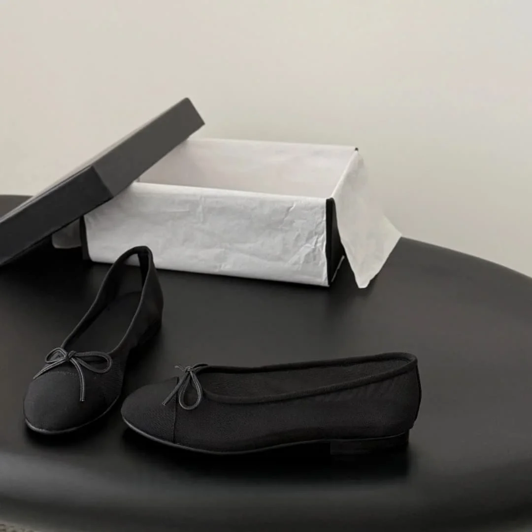 New Summer New Style Flat Ballet Shoes with Breathable Mesh Upper, Classic Two-Color Design, Slender Toe Single Shoes
New Summer New Style Flat Ballet Shoes with Breathable Mesh Upper, Classic Two-Color Design, Slender Toe Single Shoes