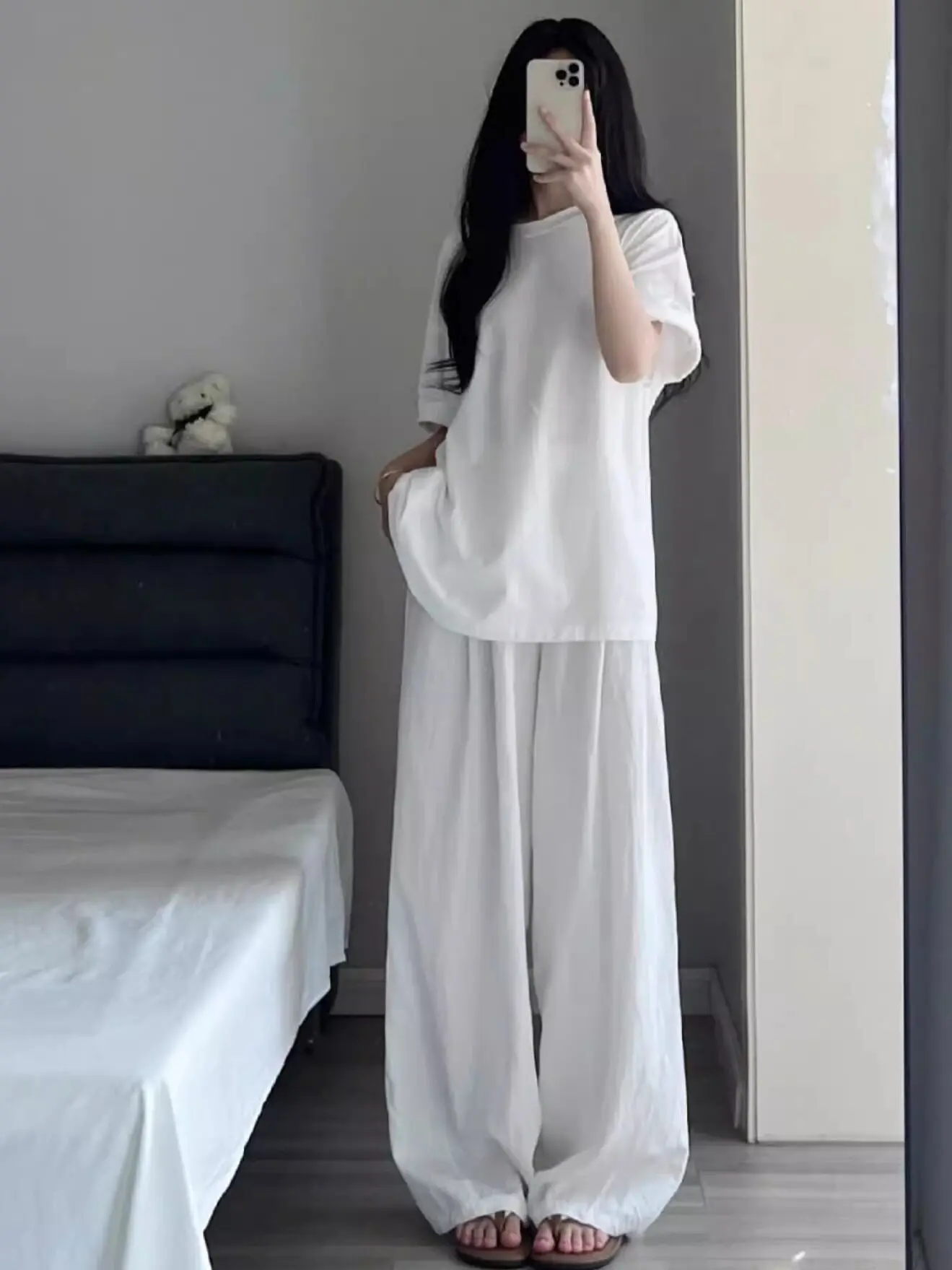 Leisure Sports Suit for Women in Summer Korean Style Loose Fit Slimming Fashion Short Sleeved Wide Leg Pants Two-piece Set
Leisure Sports Suit for Women in Summer Korean Style Loose Fit Slimming Fashion Short Sleeved Wide Leg Pants Two-piece Set