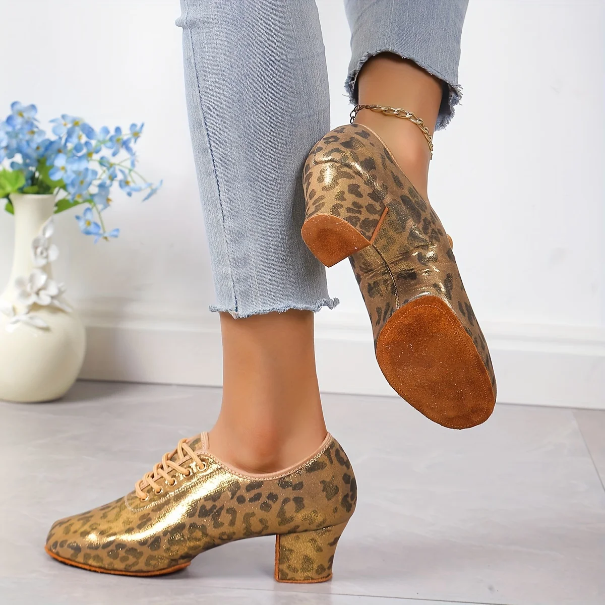 Hot sale Latin dance shoes National standard dance shoes Tango women's professional high heel dance shoes Leopard
Hot sale Latin dance shoes National standard dance shoes Tango women's professional high heel dance shoes Leopard